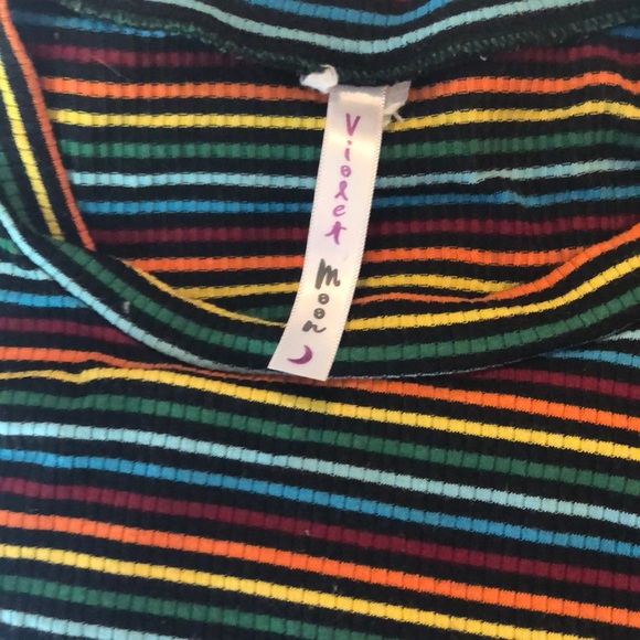 Cute tightly fit slightly cropped shirt - Picture 3 of 3